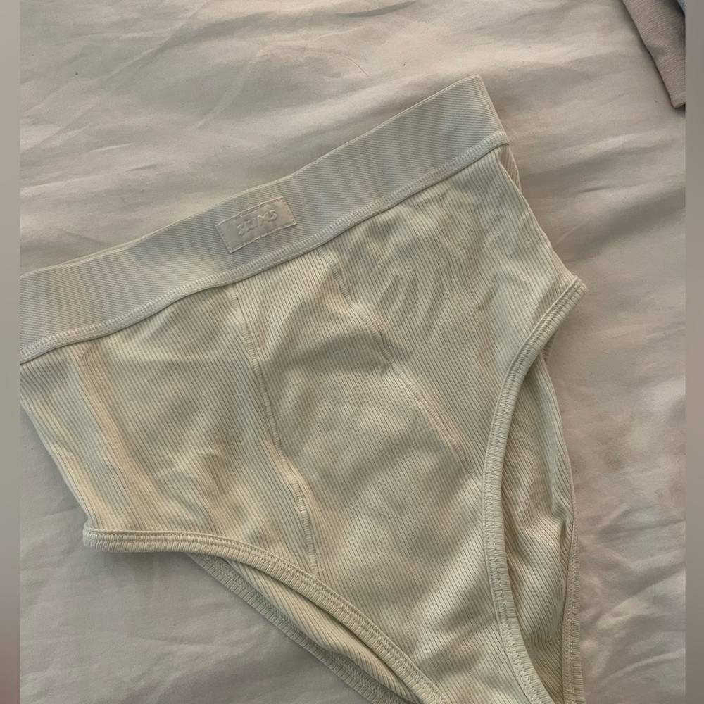 Skims high waisted underwear